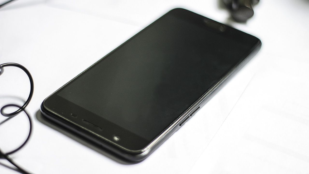 trên tay Oppo f1s đen