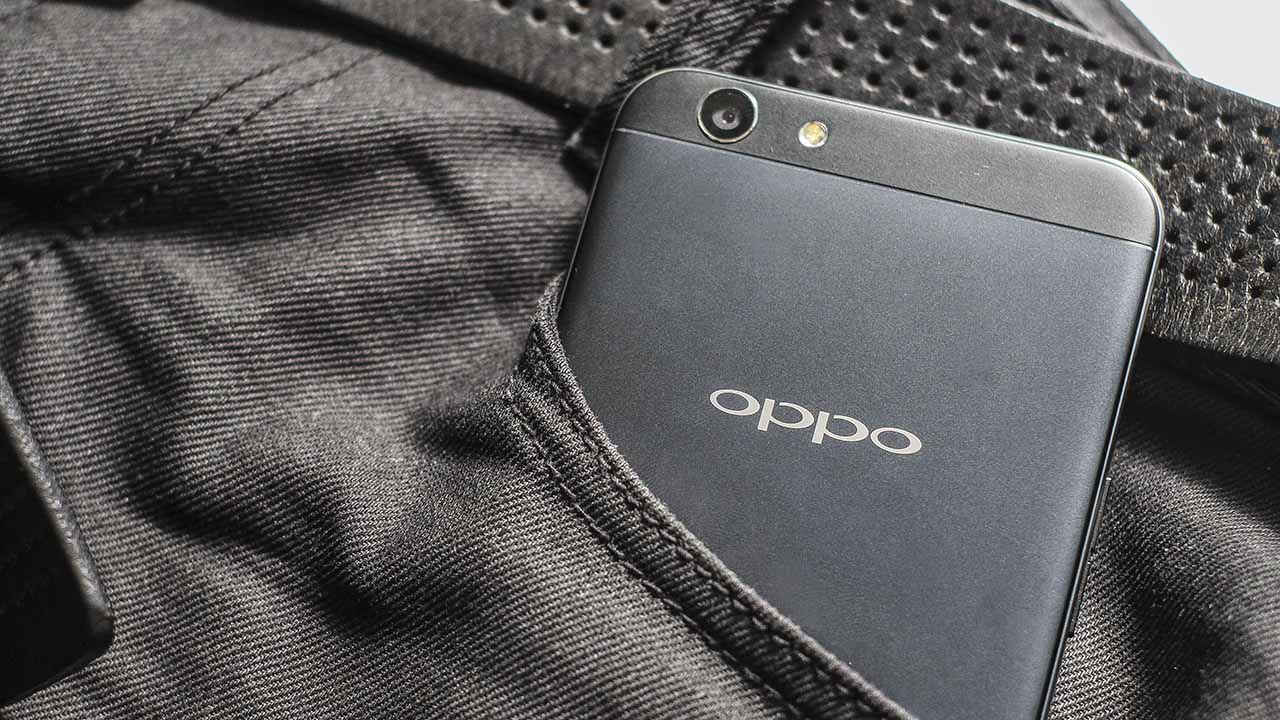 trên tay Oppo f1s đen