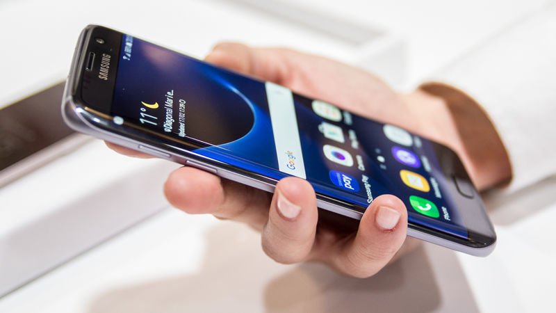 Samsung Galaxy S7 Edge vẫn là một siêu phẩm bán rất chạy ở thời điểm hiện tại