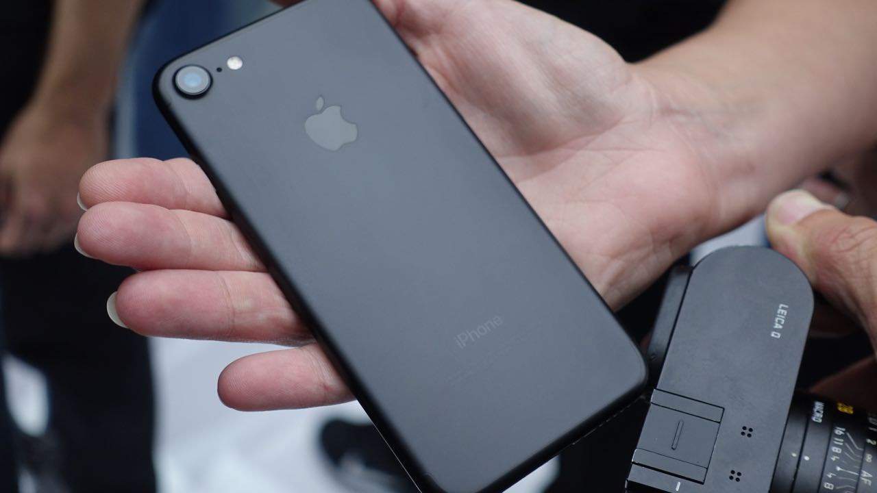 iPhone 7 bỗng dưng được giảm giá thêm lần nữa iPhone 7 bỗng dưng được giảm giá thêm lần nữa