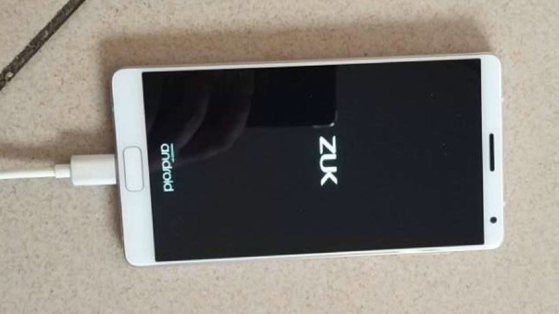 Lenovo ZUK Edge viền cạnh siêu mỏng tiếp tục lộ ảnh thực tế Lenovo ZUK Edge viền cạnh siêu mỏng tiếp tục lộ ảnh thực tế