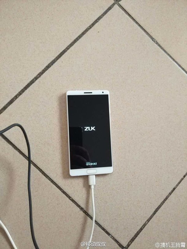 Lenovo ZUK Edge viền cạnh siêu mỏng tiếp tục lộ ảnh thực tế Lenovo ZUK Edge viền cạnh siêu mỏng tiếp tục lộ ảnh thực tế