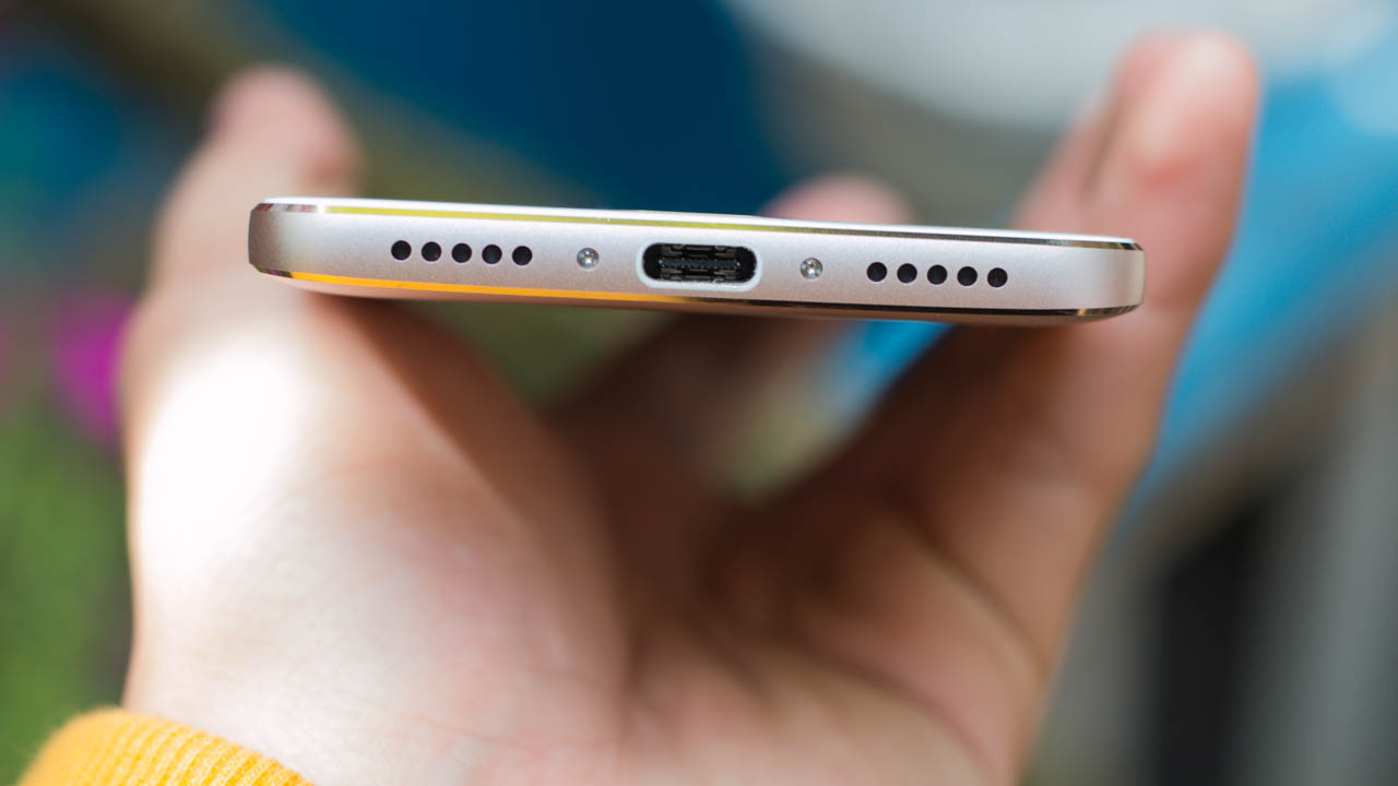 USB-Type C trên Q Luna Pro USB-Type C trên Q Luna Pro