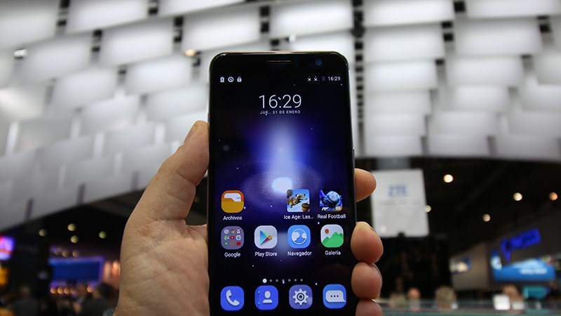 [CES 2017] ZTE tung ra smartphone tầm trung đánh mạnh vào camera