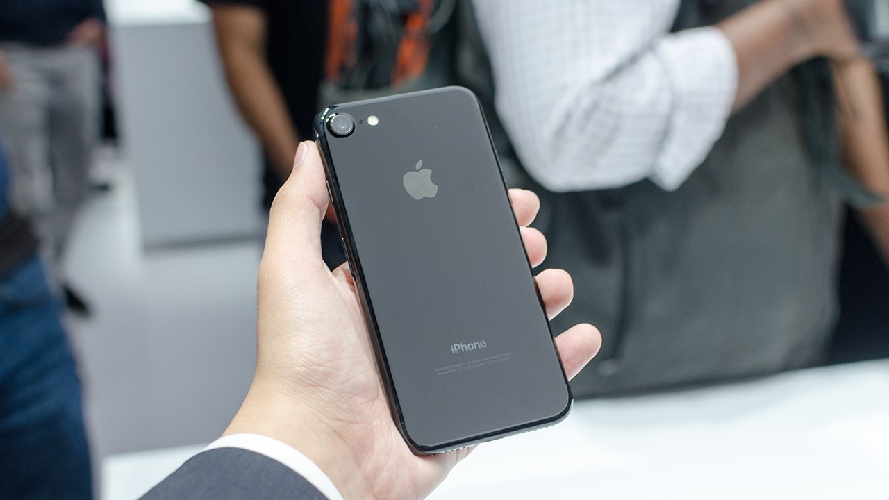 iPhone 7 bán chạy, iPhone 6 và iPhone SE 64GB giảm giá kịch sàn ngang nhau iPhone 7 bán chạy, iPhone 6 và iPhone SE 64GB giảm giá kịch sàn ngang nhau