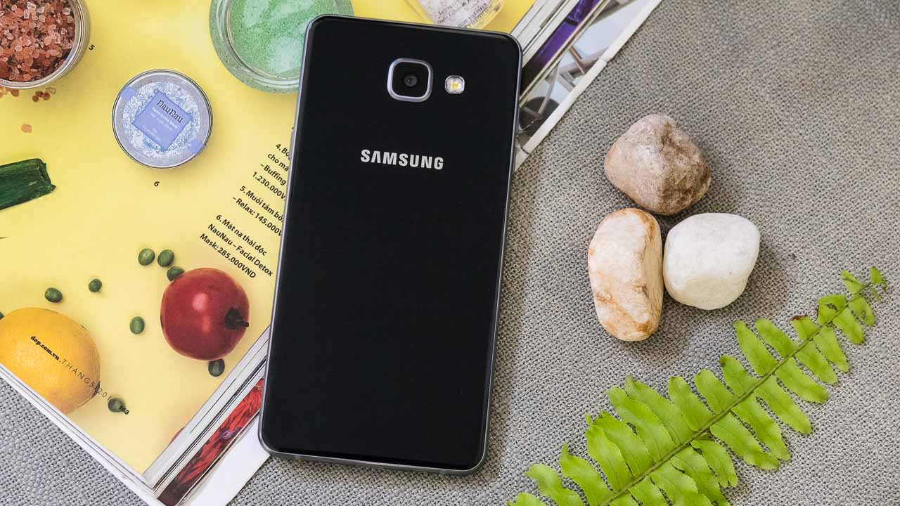 So sánh Galaxy A5 (2016) và S7: Rẻ hơn đâu phải không tốt!