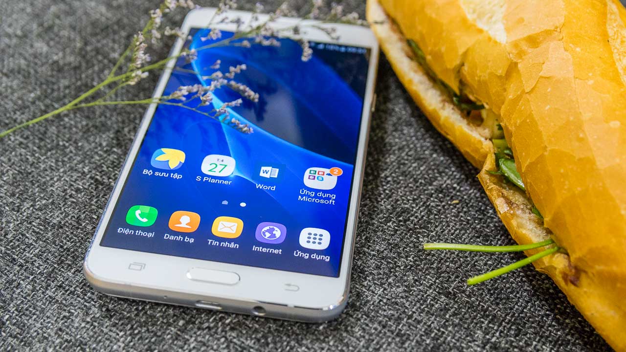 một tuần cùng Galaxy J7 2016 một tuần cùng Galaxy J7 2016