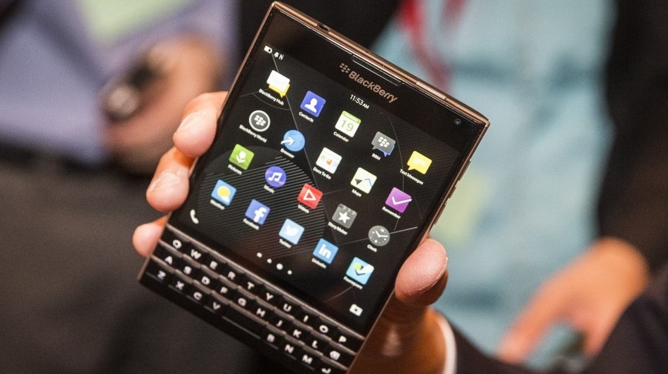 Siêu phẩm một thời BlackBerry Passport chính hãng giảm giá còn hơn 5 triệu Siêu phẩm một thời BlackBerry Passport chính hãng giảm giá còn hơn 5 triệu
