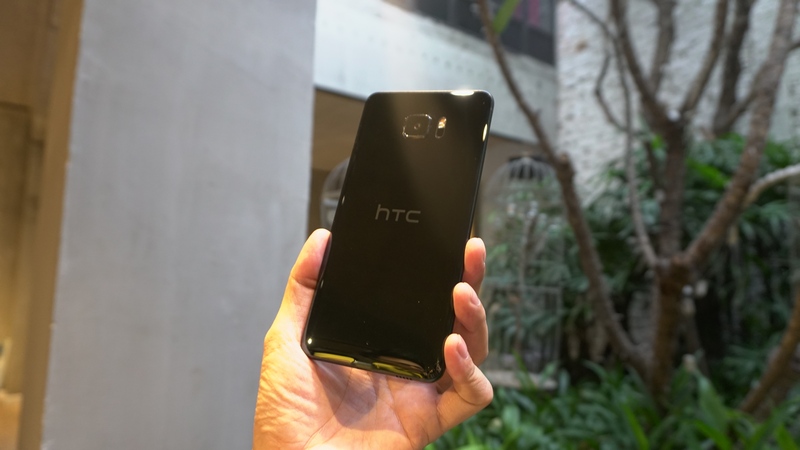 Hình ảnh trên tay bộ đôi HTC U Ultra và U Play đầu tiên tại Việt Nam