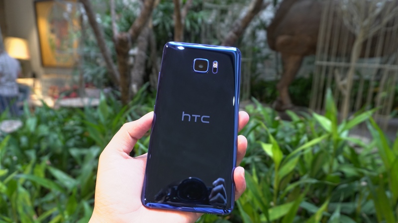 Hình ảnh trên tay bộ đôi HTC U Ultra và U Play đầu tiên tại Việt Nam