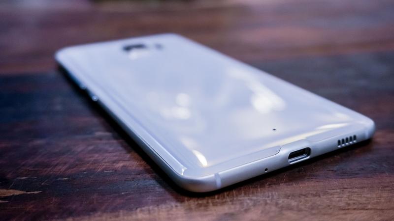 Trên tay HTC U Ultra: Kỷ nguyên mới của HTC