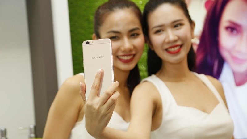 OPPO F1s