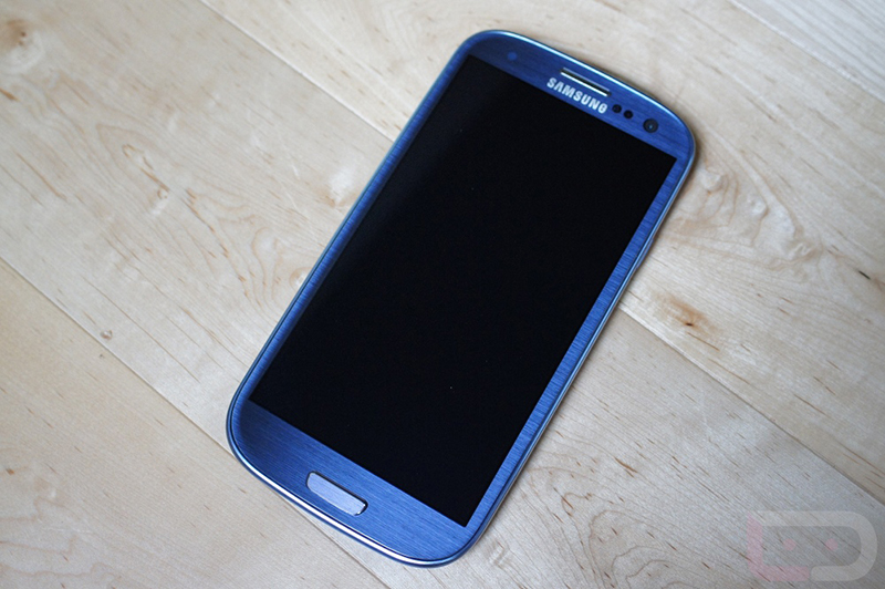 Samsung Galaxy S3 Galaxy S3 chính là một trong những chiếc smartphone nâng tầm Samsung lên một tầm cao mới, sánh ngang với Apple