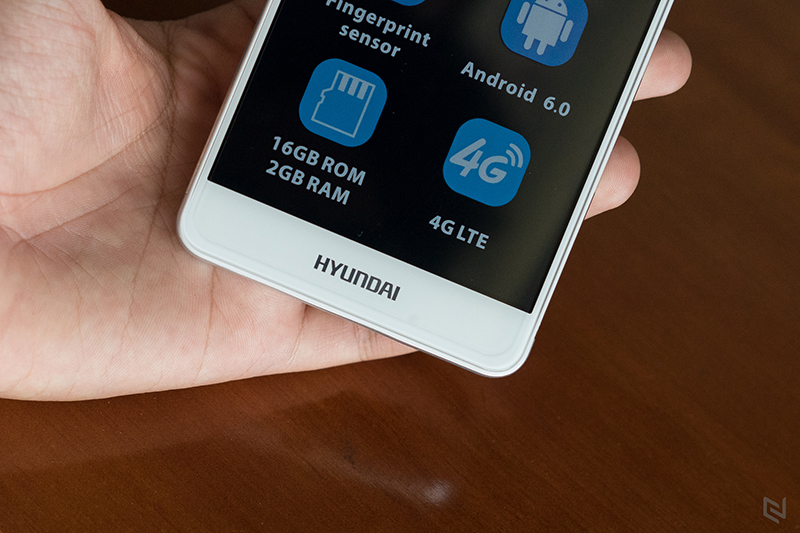 Hình ảnh cận cảnh Seoul 7: Smartphone Huyndai thiết kế kim loại, vân tay một chạm, giá dưới 4 triệu