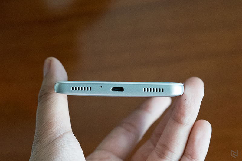 Hình ảnh cận cảnh Seoul 7: Smartphone Huyndai thiết kế kim loại, vân tay một chạm, giá dưới 4 triệu