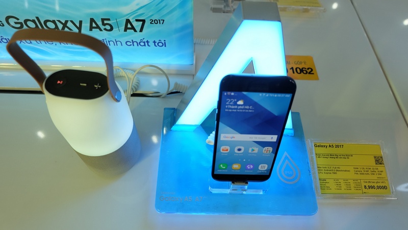 Hình ảnh chuẩn bị cho buổi giao hàng và mở bán Galaxy A 2017 đầu tiên