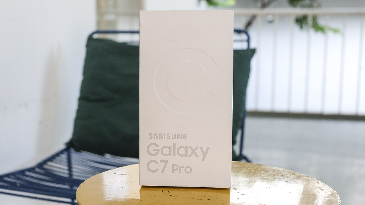 trên tay Galaxy C7 Pro