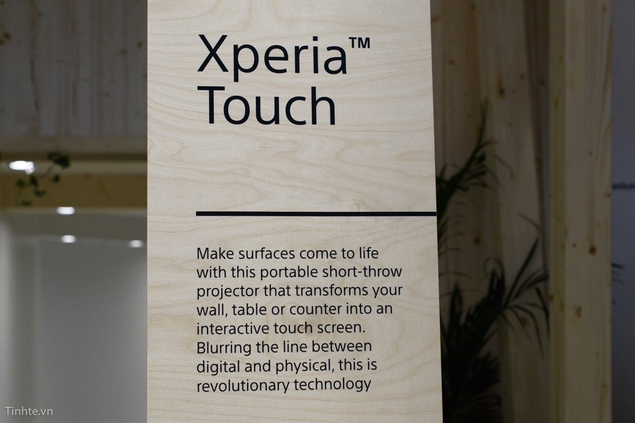 Trên tay Xperia Touch - Tương lai sắp được bán ra