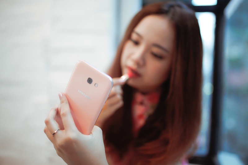 Là con gái thật tuyệt khi bên cạnh Galaxy A 2017 Là con gái thật tuyệt khi bên cạnh Galaxy A 2017