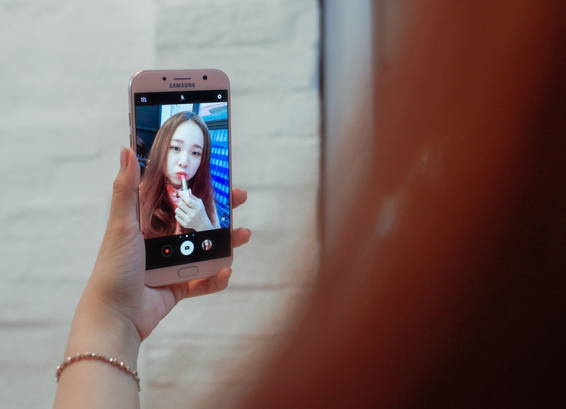 Là con gái thật tuyệt khi bên cạnh Galaxy A 2017 Là con gái thật tuyệt khi bên cạnh Galaxy A 2017