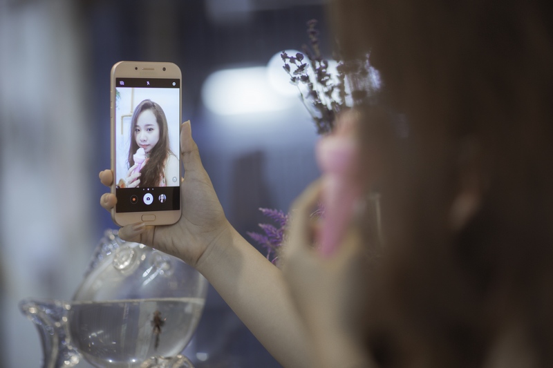 Là con gái thật tuyệt khi bên cạnh Galaxy A 2017 Là con gái thật tuyệt khi bên cạnh Galaxy A 2017