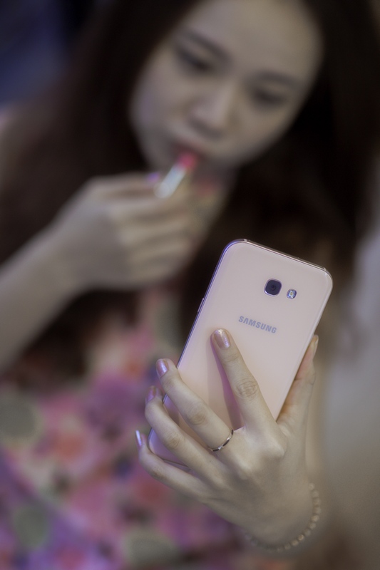 Là con gái thật tuyệt khi bên cạnh Galaxy A 2017 Là con gái thật tuyệt khi bên cạnh Galaxy A 2017