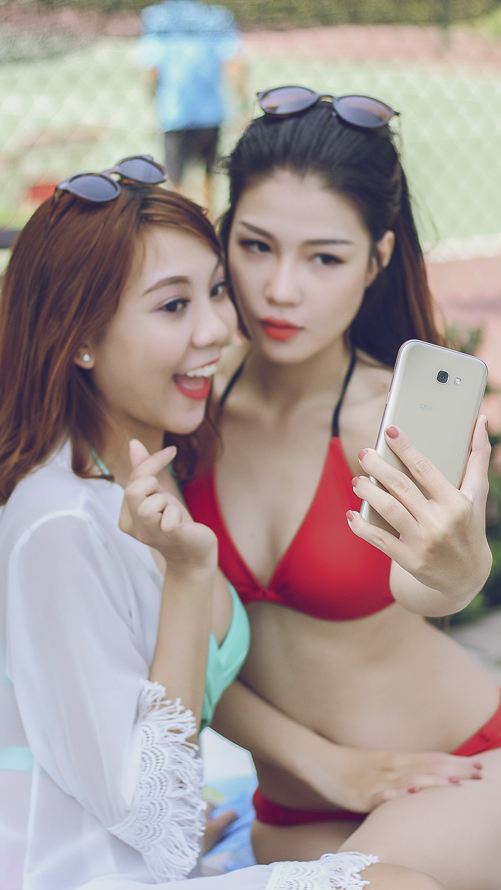Bộ ảnh Galaxy A5 2017 cùng người đẹp Bộ ảnh Galaxy A5 2017 cùng người đẹp