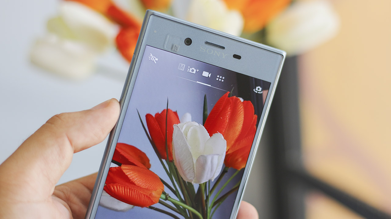 Trện tay Xperia XZs