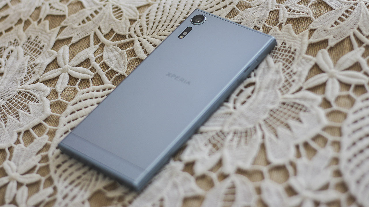 Trện tay Xperia XZs