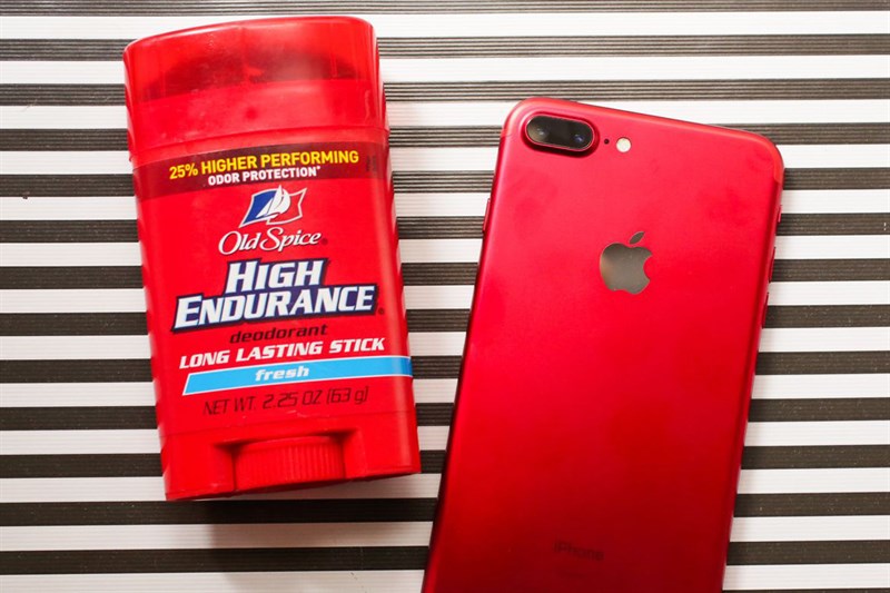 Thú vị với bộ ảnh iPhone 7 Plus Red đặt cạnh những vật dụng quen thuộc Thú vị với bộ ảnh iPhone 7 Plus Red đặt cạnh những vật dụng quen thuộc