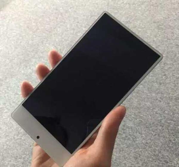 Xiaomi Mi MIX giá rẻ bất ngờ xuất hiện thực tế trên tay người dùng