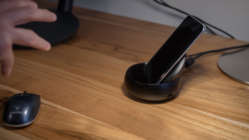 Samsung DeX: Thiết bị biến Galaxy S8 và S8+ thành máy tính chỉ trong 8s