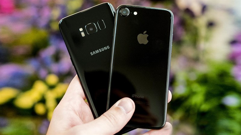 So sánh Galaxy S8 và iPhone 7