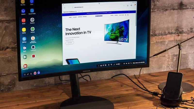 Samsung DeX, chiếc phụ kiện biến Galaxy S8 thành máy tính để bàn