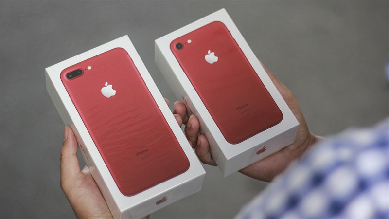 Mở hộp quà tặng và iPhone 7 red