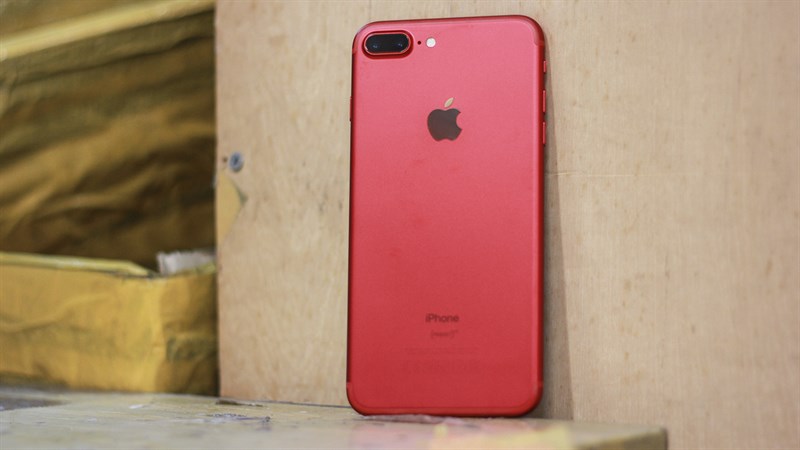 Mở hộp quà tặng và iPhone 7 Red chính hãng