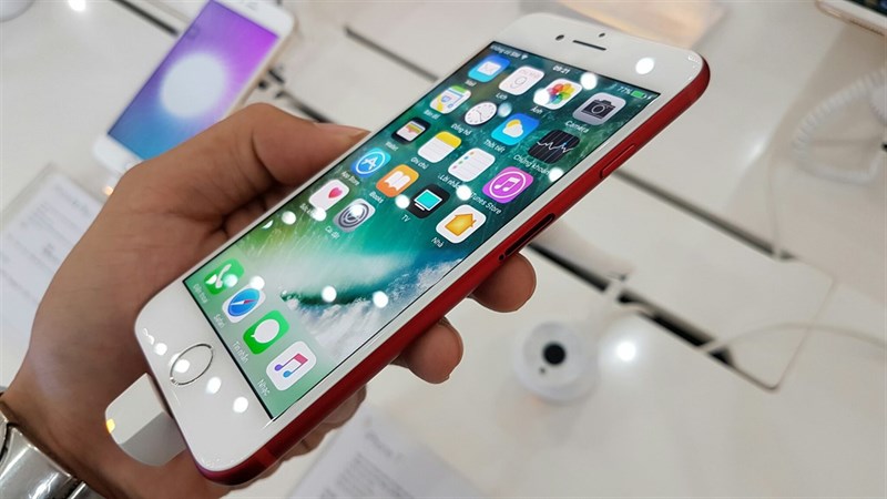 Event giao hàng và mở bán iPhone RED đang diễn ra tại Thế giới di động Event giao hàng và mở bán iPhone RED đang diễn ra tại Thế giới di động