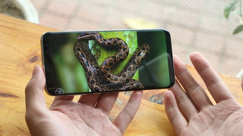 Bộ ảnh trên tay Galaxy S8 Plus đầu tiên tại Việt Nam Bộ ảnh trên tay Galaxy S8 Plus đầu tiên tại Việt Nam