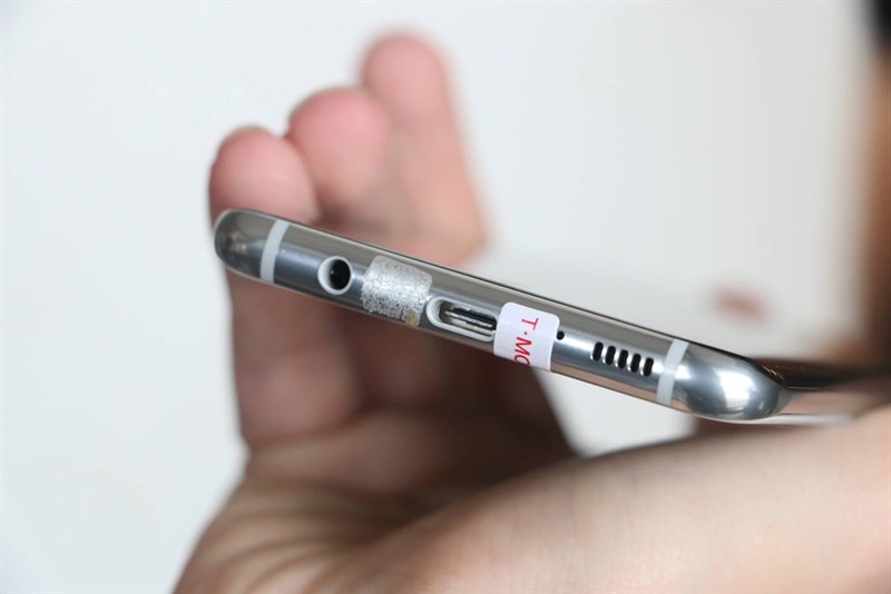 Bộ ảnh trên tay Galaxy S8 Plus đầu tiên tại Việt Nam Bộ ảnh trên tay Galaxy S8 Plus đầu tiên tại Việt Nam