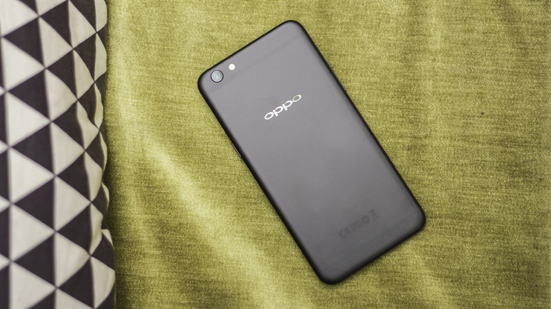 Trên tay Oppo F3 Plus đen nhám