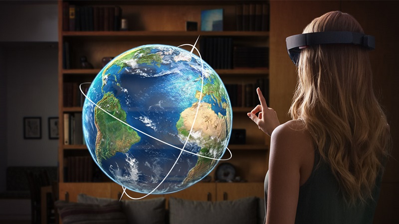 Microsoft đã bước chân vào sân chơi AR với kính HoloLens