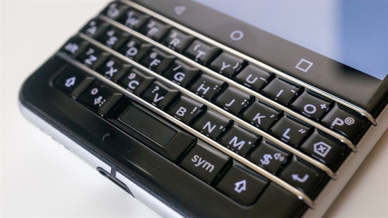 KEYone Vs Priv: Giá trị trong mỗi câu chuyện KEYone Vs Priv: Giá trị trong mỗi câu chuyện