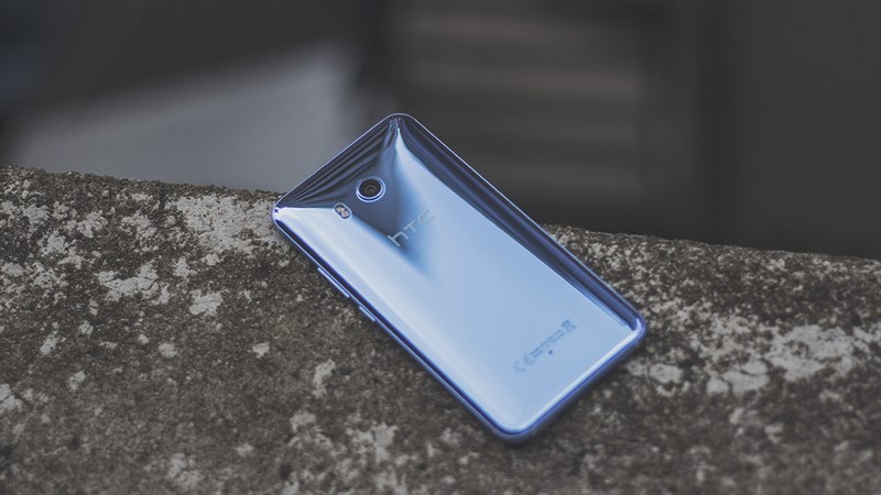 Trên tay HTC U 11