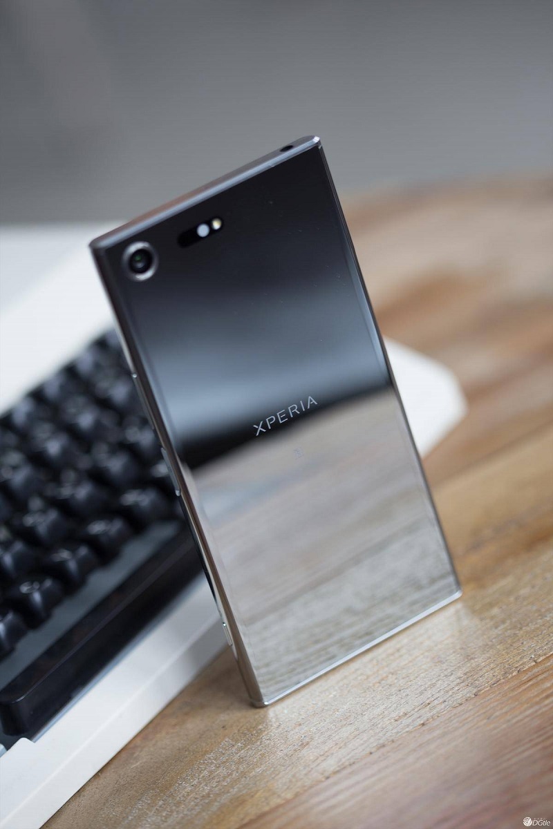 Sony Xperia XZ Premium phiên bản bạc