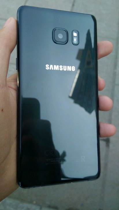 Galaxy Note 7 tân trang tiếp tục lộ ảnh thực tế trên tay người dùng