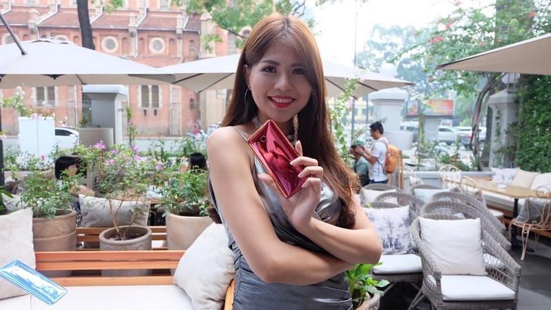 Siêu phẩm bóp nắn, camera tốt nhất thế giới HTC U 11 chính thức ra mắt tại Việt Nam Siêu phẩm bóp nắn, camera tốt nhất thế giới HTC U 11 chính thức ra mắt tại Việt Nam