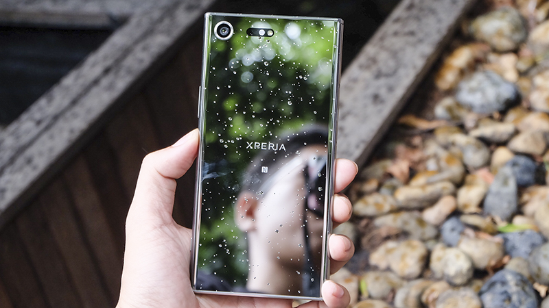 Trên tay Xperia XZ Premium