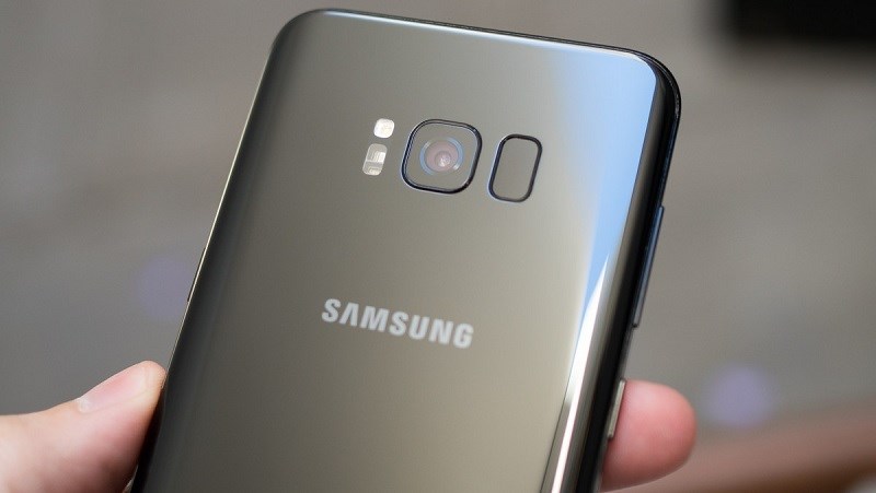 Galaxy Note 8 vẫn dùng cảm biến vân tay mặt sau nhưng Samsung đã có cách khiến nó tiện lợi hơn Galaxy Note 8 vẫn dùng cảm biến vân tay mặt sau nhưng Samsung đã có cách khiến nó tiện lợi hơn