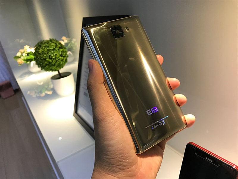 Elephone S8 với thiết kế đẹp như Mi MIX, màn hình 2K, camera 21MP lộ thêm màu vàng bóng bẩy