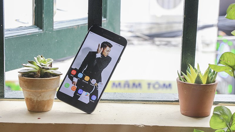 Galaxy J7 Pro trang bị viên pin dung lượng lớn hơn S8+ và ngang ngửa S7 Edge Galaxy J7 Pro trang bị viên pin dung lượng lớn hơn S8+ và ngang ngửa S7 Edge